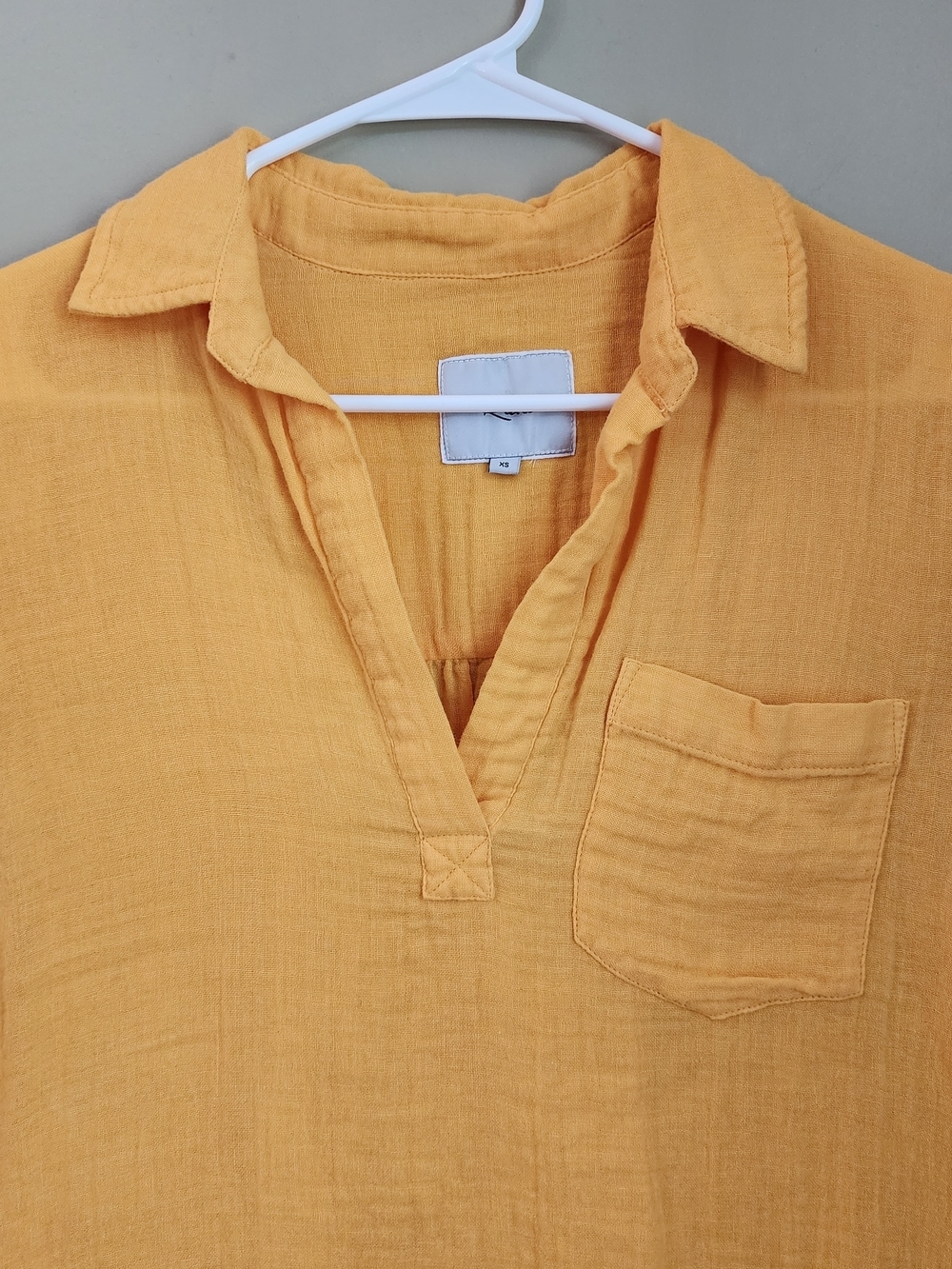 Rails Yellow Short-Sleeve V-Neck Blouse 100% organic cotton. - Picture 2 of 7